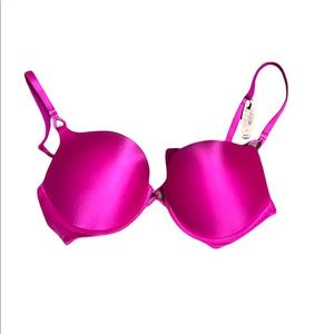 Brand new with tags - never worn Victoria’s Secret padded Miraculous Plunge Bra.